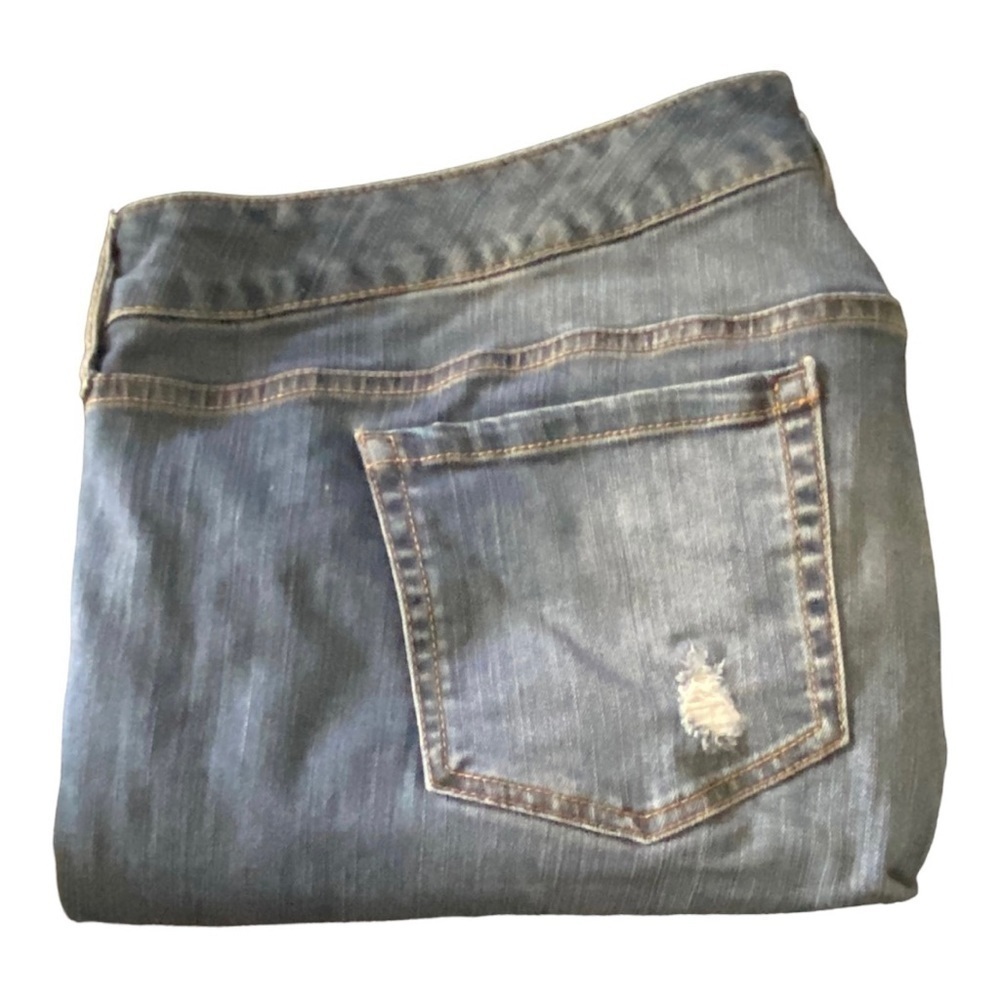 TORRID-DISTRESSED JEANS-SIZE 22